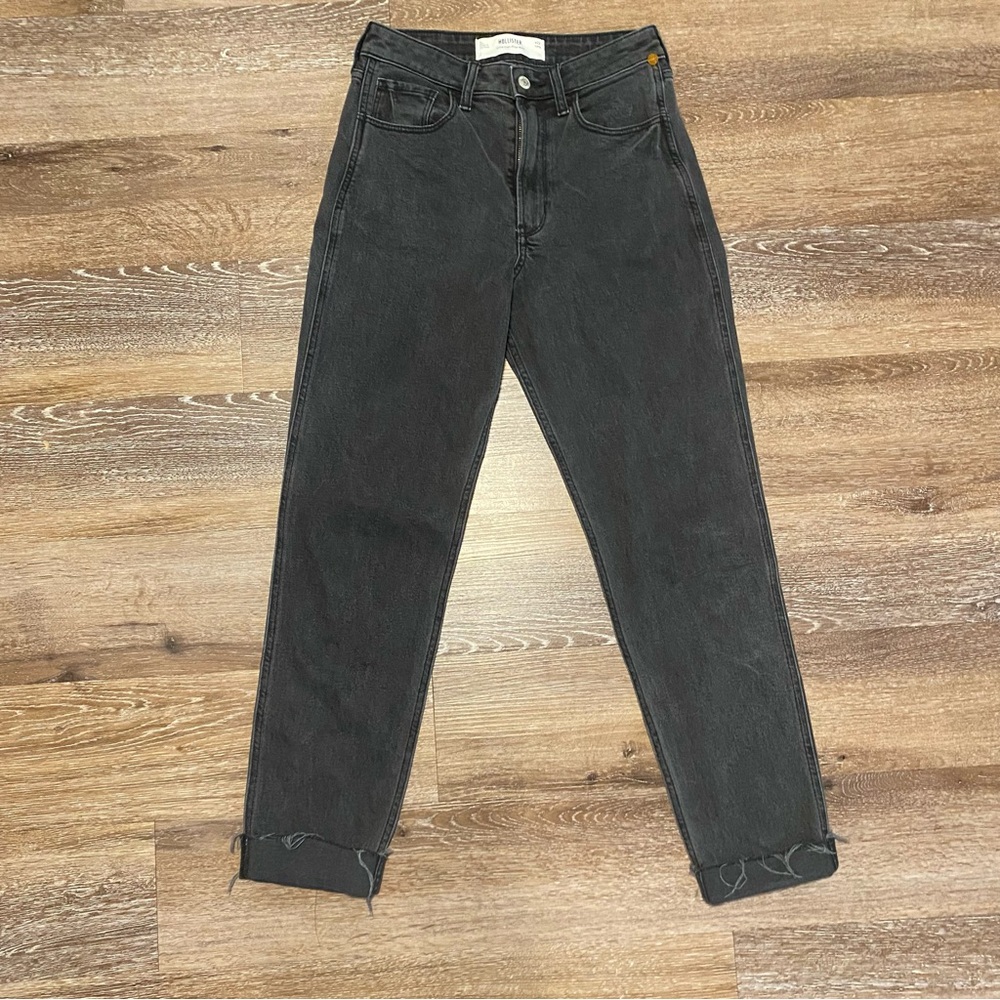 Hollister Ultra High Rise Mom Jeans Stretch Black Wash Denim 2L 26W Goth Boho